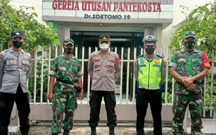 Aparat gabungan TNI -Polri amankan ibadah gereja