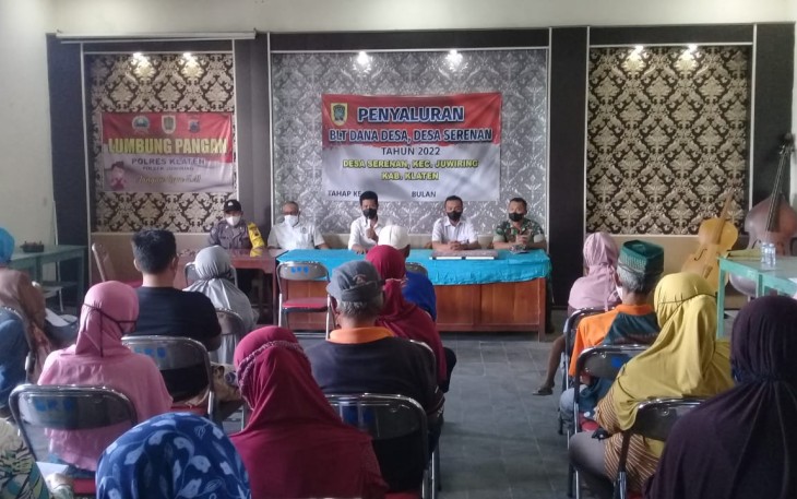 Penyaluran BLT-DD tahun 2022 tahap VI, Desa Serenan, Rabu (8/6/2022).
