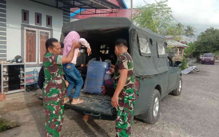 Evakuasi warga pasca gempa Mamuju ke lokasi aman