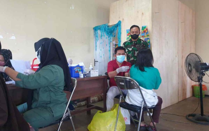 Vaksinasi mobile Kodim Kutai Kartanegara serbu warga desa Loa Lepu