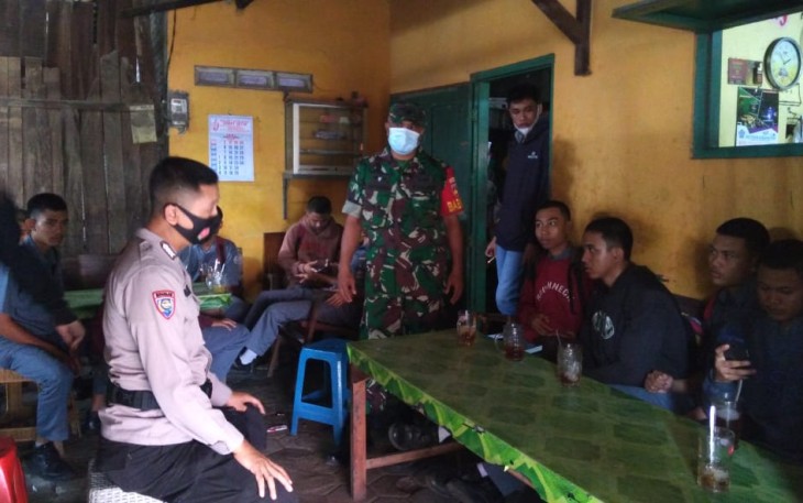 Babinsa dan Bhabinkamtibmas berikan sosialisasi kepada siswa SMK Tunas Harapan 