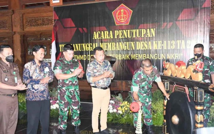 Pemukulan gong resmi pelaksanaan TMMD ke 113 Kodim 0802/Ponorogo berakhir