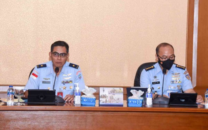 Inspektor Koharmatau saat memimpin rakor pemenuhan kebutuhan satker di Bandung 