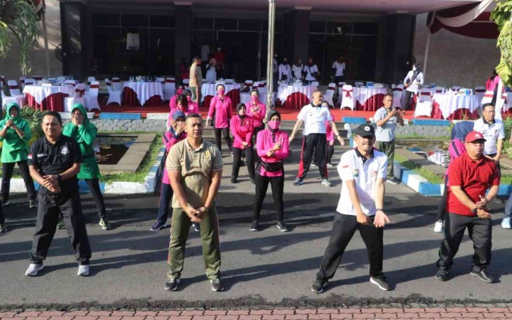 Olahraga bersama TNI-POLRI di halaman kantor Pemkab Tulungagung 