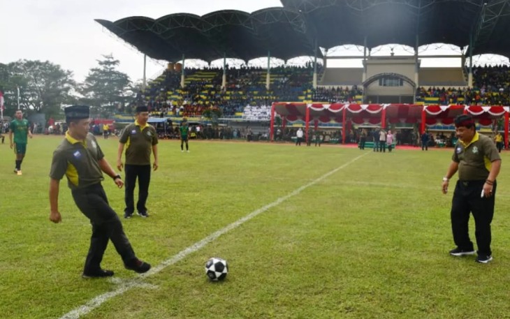 Kick off Danrem 081/DSJ resmikan liga santri piala Kasad wilayah Korem 081/DSJ