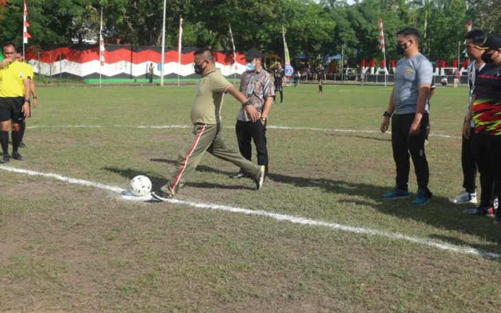 Mayor Inf Eko Santoso kick off resmi buka liga santri piala Kasad wilayah Kab. HSU