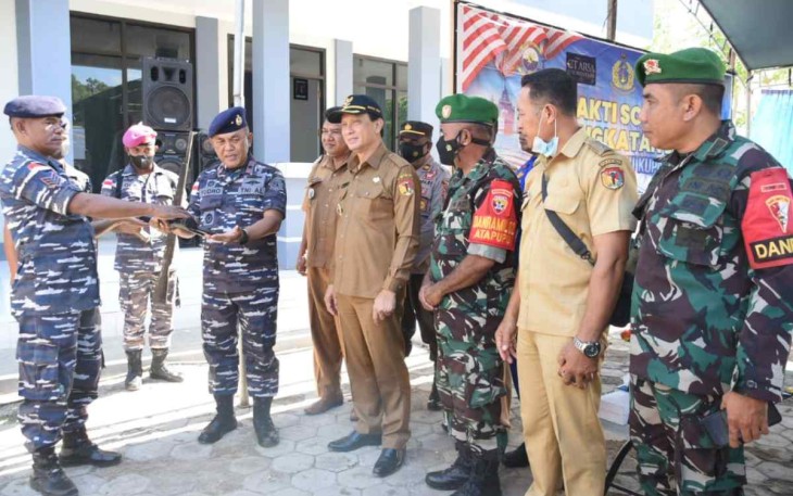 Saat penyerahan senjata rakitan warga di Kabupaten Belu NTT