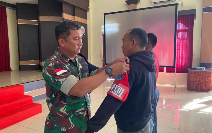 Kasrem  saat menutup latihan taktis tim intel di Makorem 121/Abw