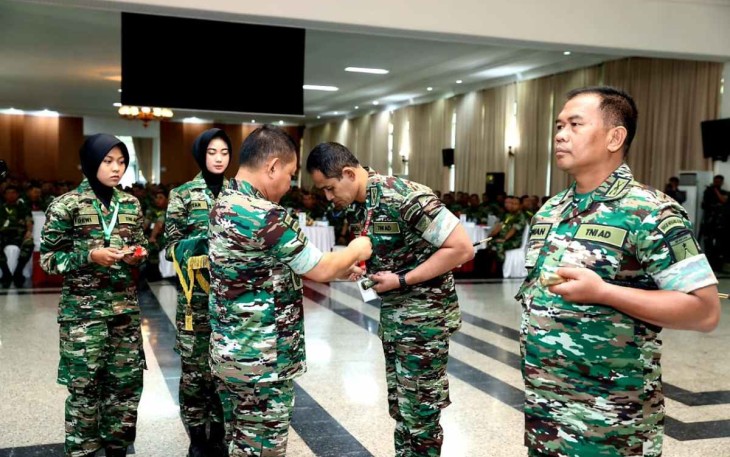 Pangdam Hasanuddin saat apel dansat bersama Kasad di Magelang