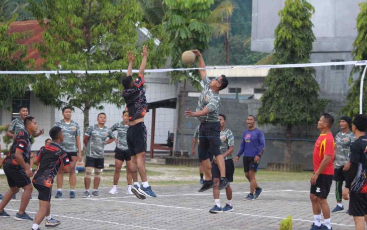Keseruan lomba volley Yonmarhanlan X Jayapura 