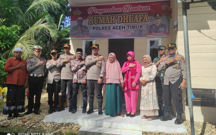 Kapolres Atim saat Bantu Rumah Dhuafa Untuk Mantan Juara MTQ Nasional