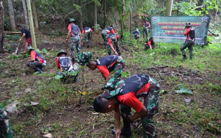 Serbuan prajurit Yonif 511/DY membersihan lokasi pariwisata 