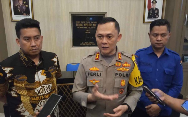 Kapolres Malang saat memberikan keterangan press terkait penusukan ibu dan anak