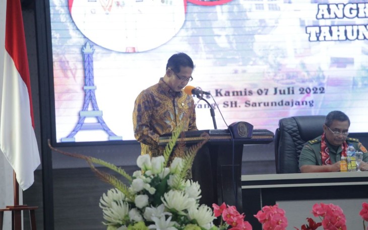 Wakil Walikota Bitung Hengky Honandar saat memberikan sambutannya