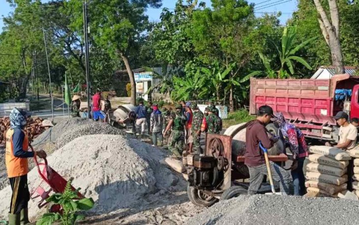 Karya bakti prajurit Kodim 0802/Ponorogo 