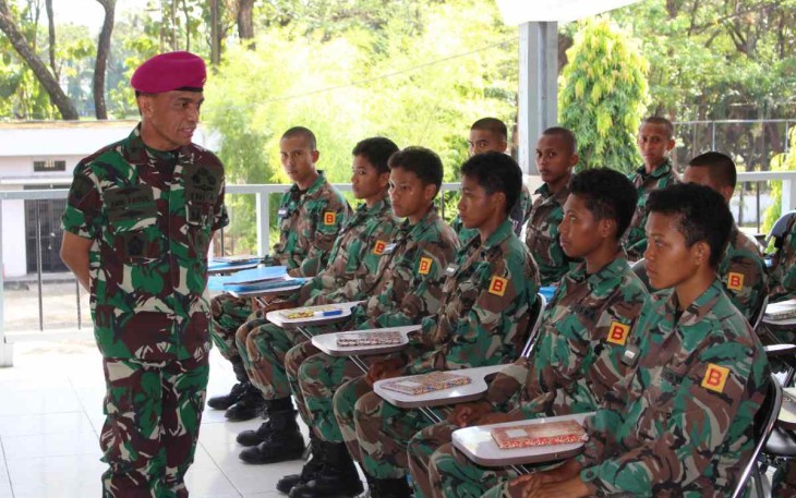 Irkodiklatal saat tinjau siswa Satdik 2 Makassar 