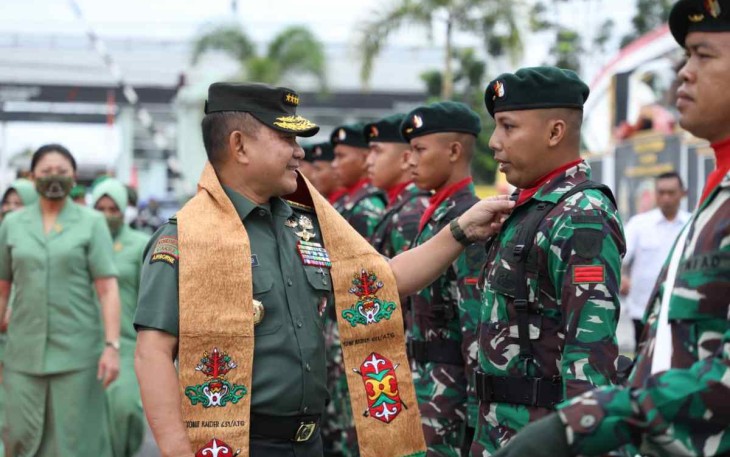 Kasad saat disambut prajuritnya di Korem 102/Pjg