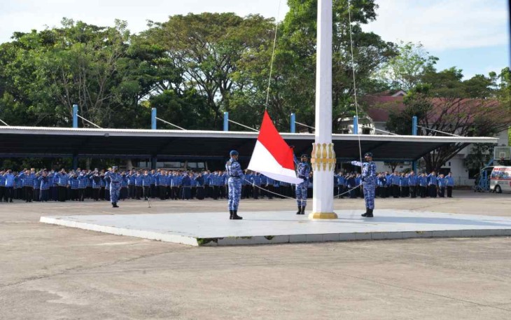 Upacara bendera di lanud Sultan Hasanuddin 
