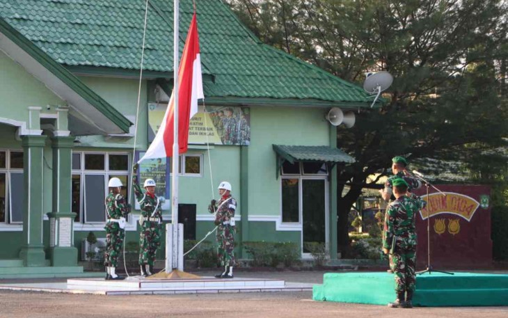 Upacara bendera di Kodim 0104/Atim