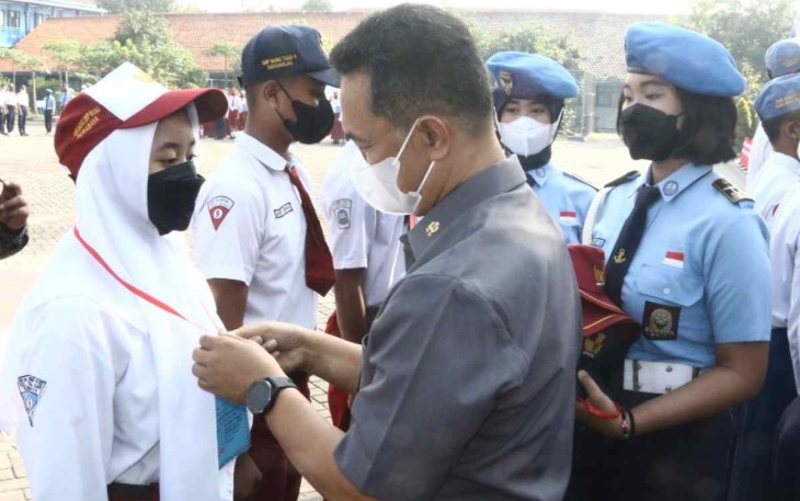 Ketum YHT saat menutup MPLS di SMA Hang Tuah 1 Surabaya 