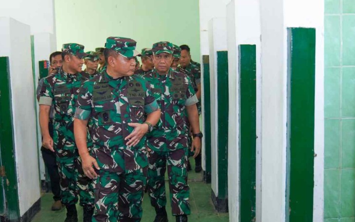 Kasad saat tinjau Sarprasdik di Akmil Magelang