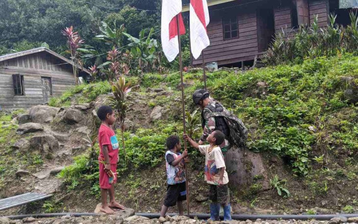 Sambut HUT RI warga Tembagapura kibarkan bendera Merah Putih