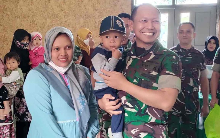 Keceriaan bapak asuh stunting Dandim 0627/Majalengka