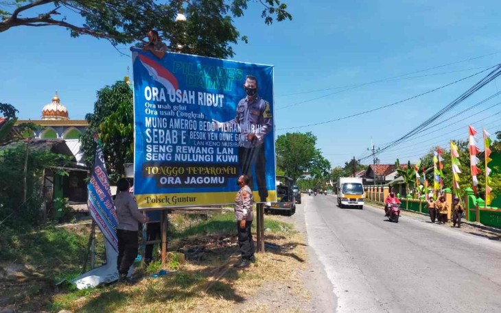 Banner Pilkades himbauan cegah gesekan antar pendukung di wilayah Kecamatan Guntur Demak