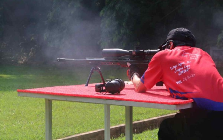 Menkumham Yasonna Laoly saat menembak jarak 200 m di Depok