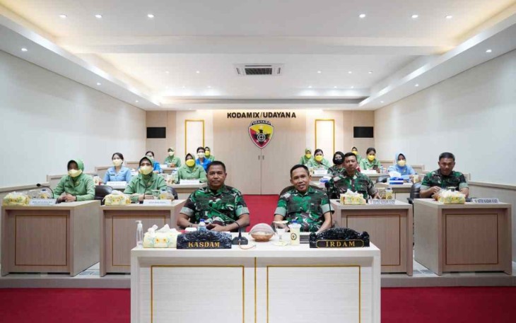 Kasdam IX Udayana Brigjen TNI Harfendi saat kick off penurunan stunting secara virtual 