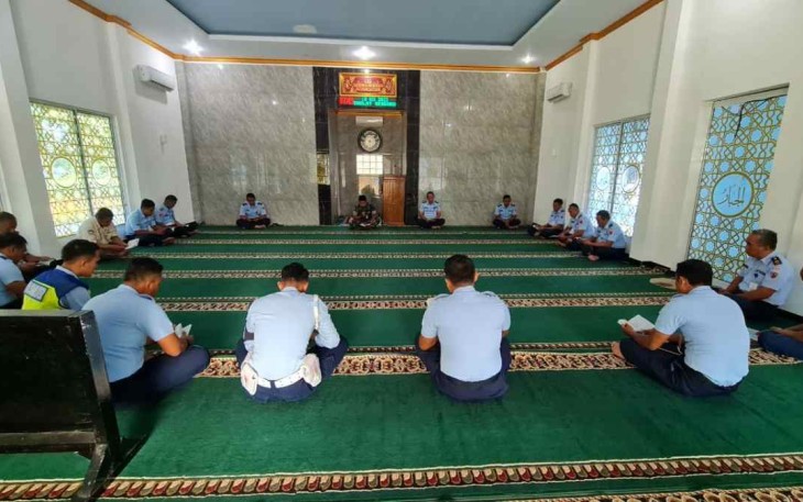 Tadarusan dan ceramah agama prajurit lanud Sugiri Sukani 