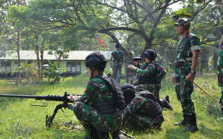  Latihan Menembak Senjata Mesin