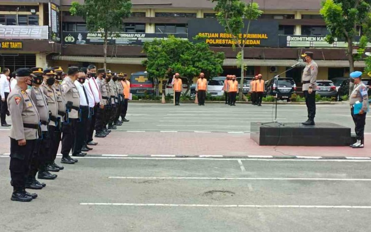 Wakapolrestabes Medan saat memberikan arahan anggotanya