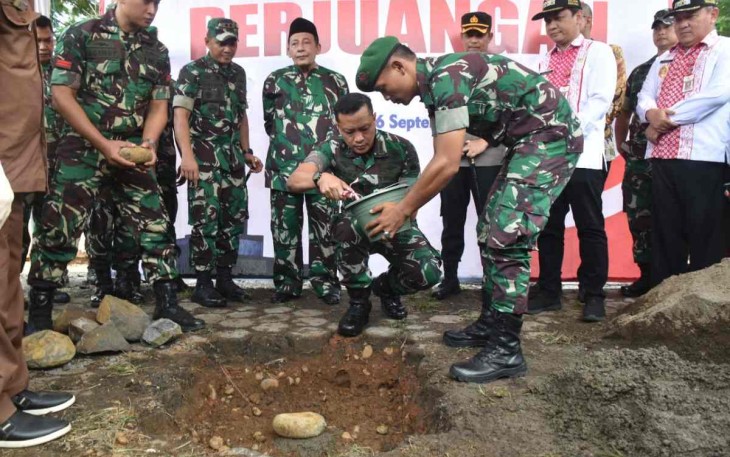 Danrem 071/Wijayakusuma saat letakkan batu pertama 