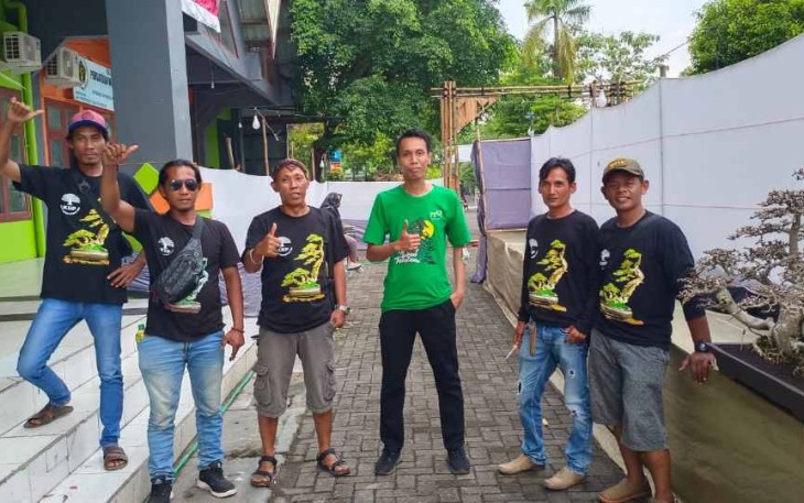 Kebersamaan anggota KBP dan PPBI Blora dalam pesona bonsai samin