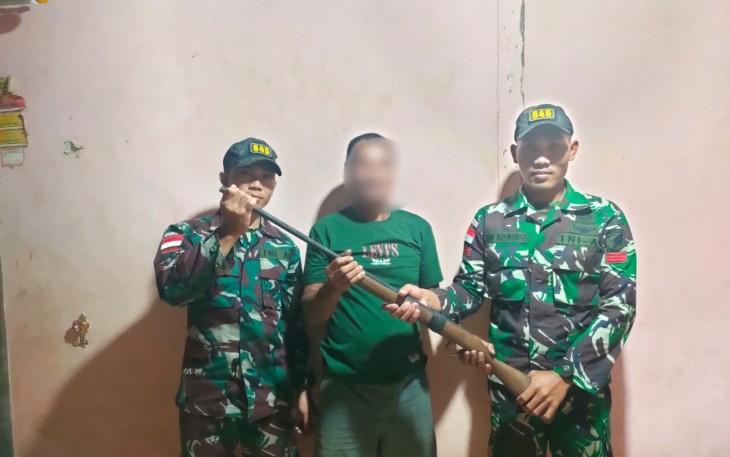 Sukarela warga perbatasan serahkan senpi rakitan