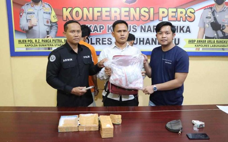 Satres Narkoba Polres Labuhanbatu saat pers release, Rabu (28/9)