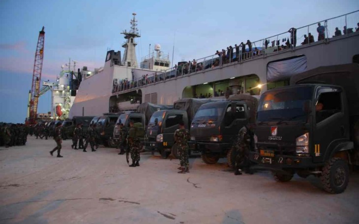 KRI Banjarmasin-592 Embarkasi Pasukan Yonif 431/Satri Setia Perkasa