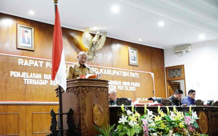 Pj Bupati Pati Henggar Budi Anggoro saat rapat paripurna DPRD Pati 
