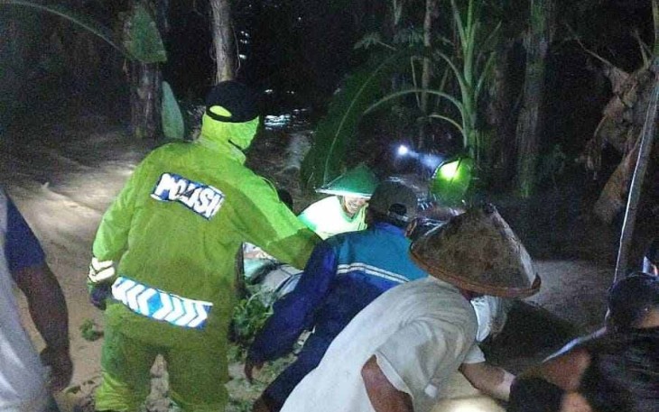 Evakuasi warga terjebak banjir