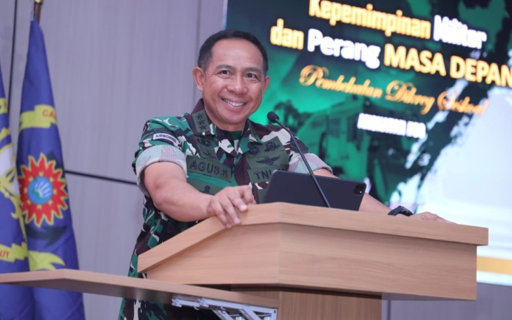 Wakasad Letjen TNI Agus Subiyanto saat memberikan pembekalan Pasis Dikreg Seskoal Angkatan 60