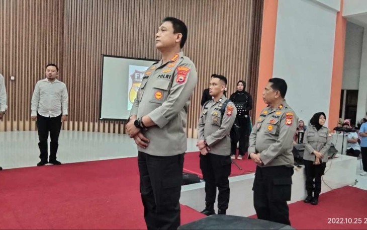 Kapolrestabes Makassar Kombes Pol Budi Haryanto saat melantik FKPM Kec. Rappocini 