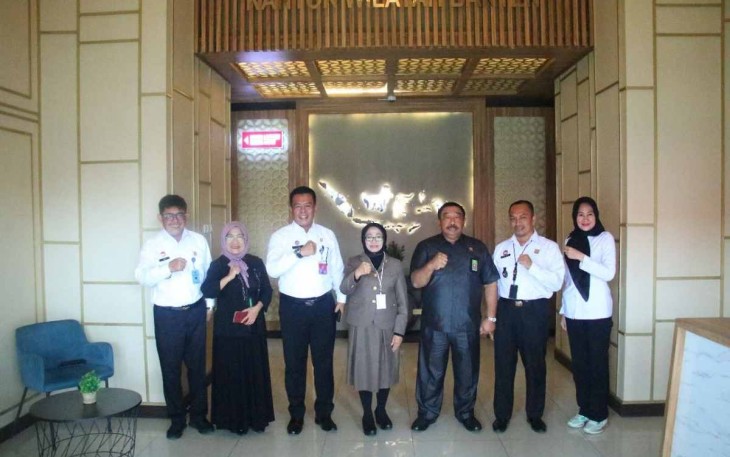 Foto bersama Ketua Pengadilan Tinggi Banten 