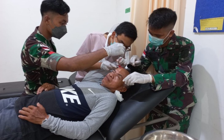 Pelayanan kesehatan gratis satgas Yonarmed 19/105 Trk Bogani
