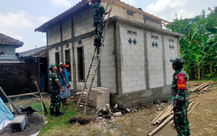 Karya Bakti Membangun Masjid Al Iman 