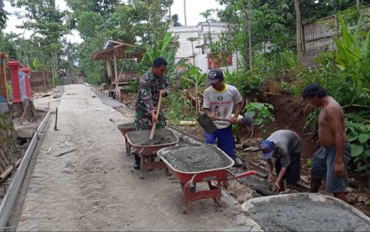 Gotong royong bantu masyarakat binaan