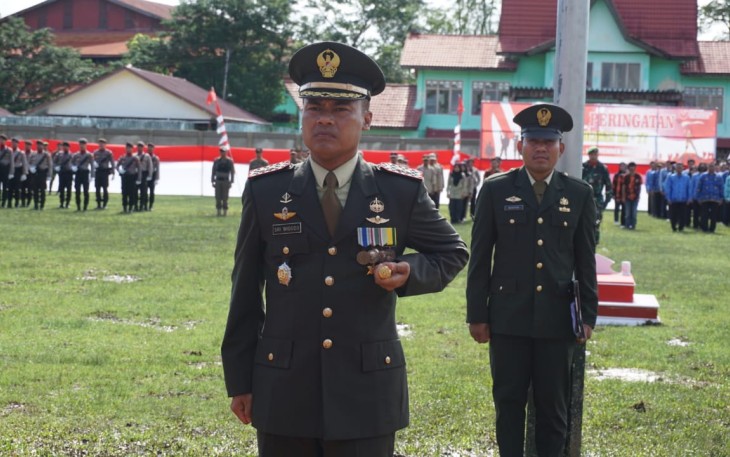 Dandim 1206/PSB Letkol Inf Sri Widodo saat pimpin upacara hari Pahlawan 