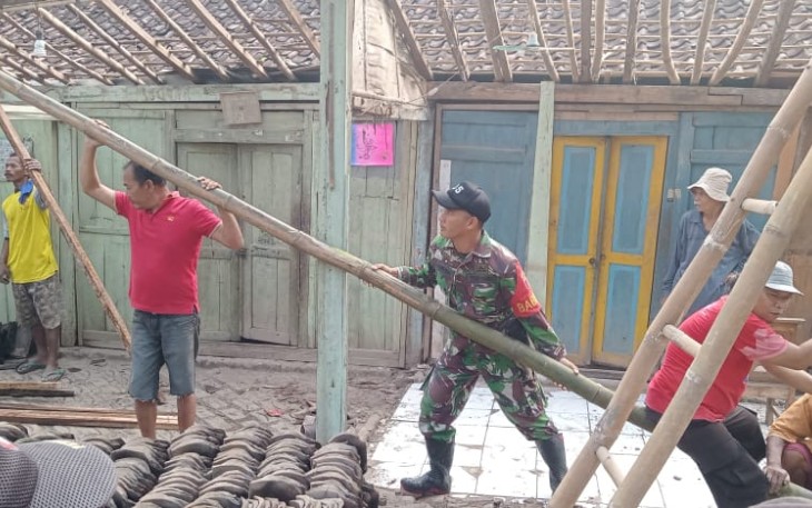 Bantu rehab rumah warga binaan 