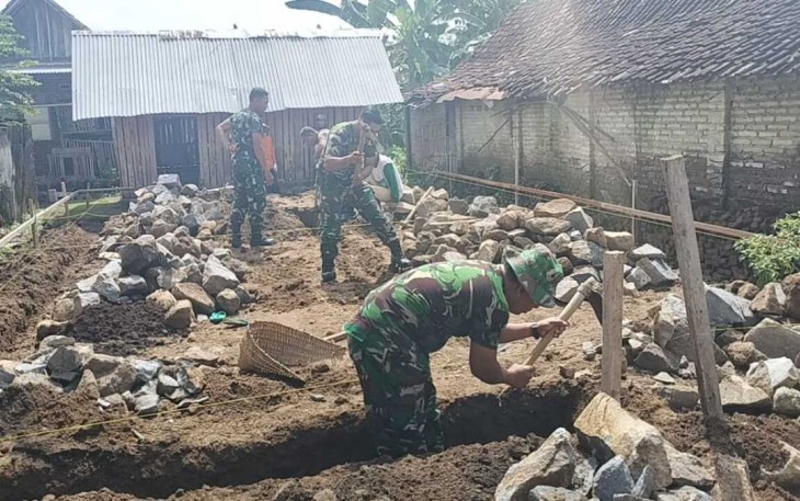 Bantu masyarakat bangun rumah 