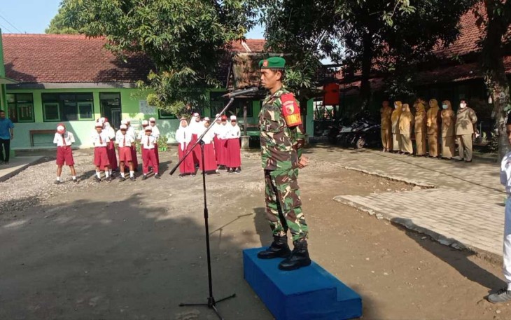 Sertu Budi saat Irup di SDN Prandon 2